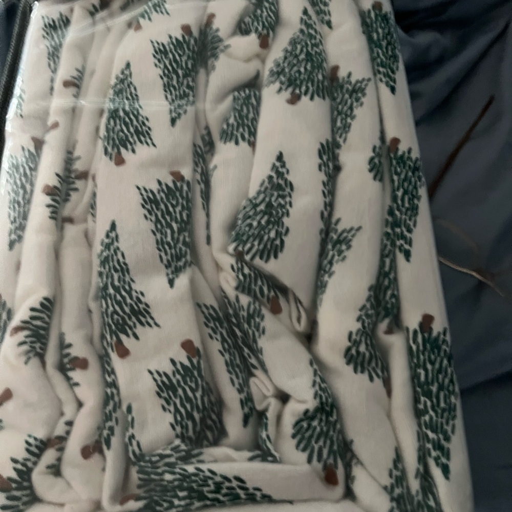 King size Christmas tree pattern sheets.  100% cotton. - Picture 3 of 3